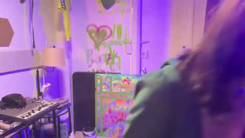 switchinjay online show from September 25, 8:07 am