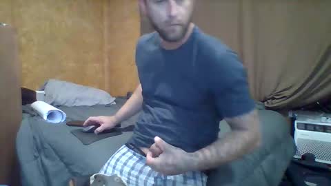 Snapshot of switchleg242 chatting on April 15, 5:25 am switchleg242 online show from April 15, 5:25 am