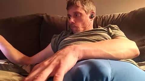 Snapshot of swontguy2025 chatting on March 5, 11:06 am swontguy2025 online show from March 5, 11:06 am