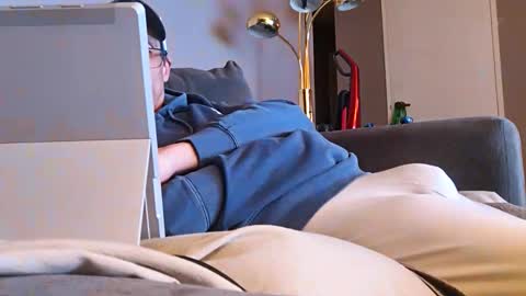 Snapshot of swontguy2025 chatting on March 9, 6:28 am swontguy2025 online show from March 9, 6:28 am