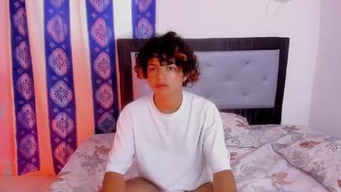 Snapshot of swwet_boy chatting on December 23, 1:45 pm swwet_boy online show from December 23, 1:45 pm