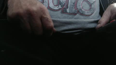 Snapshot of sxulx2c chatting on January 2, 9:43 am sxulx2c online show from January 2, 9:43 am