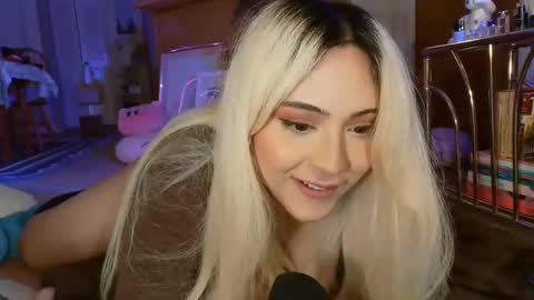 Snapshot of sydneyheaven666 chatting on December 6, 7:21 am your girl online show from December 6, 7:21 am