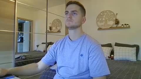 syl092 online show from November 28, 8:50 am