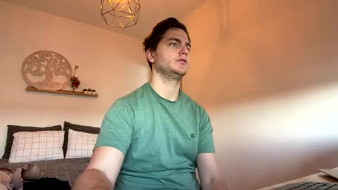 syl092 online show from February 7, 9:57 am