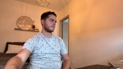 syl092 online show from April 17, 6:11 pm