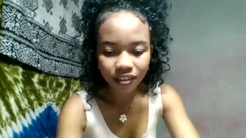 Snapshot of sylviette chatting on May 27, 11:51 am Sylviette online show from May 27, 11:51 am