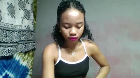 Snapshot of sylviette chatting on May 28, 12:13 pm Sylviette online show from May 28, 12:13 pm