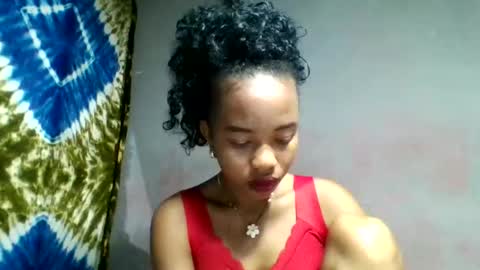 Snapshot of sylviette chatting on May 29, 12:36 pm Sylviette online show from May 29, 12:36 pm