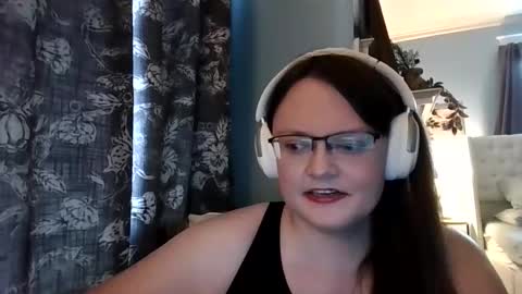 Snapshot of sylviexxxfun chatting on June 9, 10:10 pm sylviexxxfun online show from June 9, 10:10 pm
