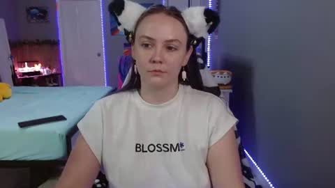 Snapshot of syndica chatting on June 20, 10:01 pm Jennah online show from June 20, 10:01 pm