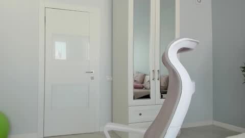 Mila online show from October 18, 8:37 am