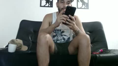 syylar_ online show from December 17, 10:54 am