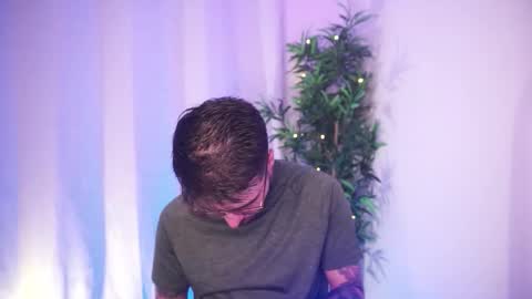 Snapshot of t0ny_wylie chatting on February 6, 6:22 pm t0ny_wylie online show from February 6, 6:22 pm