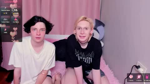 Snapshot of t3r1yak1_family chatting on November 9, 1:04 am Milan boy black hair Adam blondy online show from November 9, 1:04 am