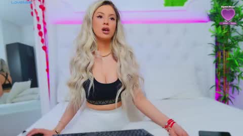 Snapshot of taahiraarabian chatting on March 6, 1:46 pm Arianna online show from March 6, 1:46 pm