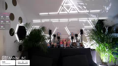 Snapshot of taanni_bc chatting on November 7, 10:10 pm TAANNI online show from November 7, 10:10 pm