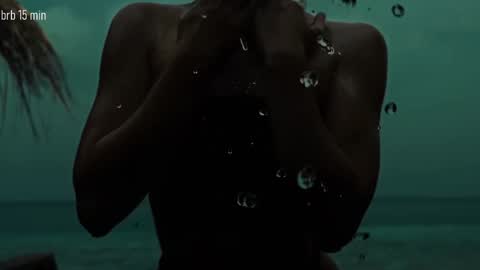 Snapshot of taanni_bc chatting on December 4, 5:43 pm TAANNI online show from December 4, 5:43 pm