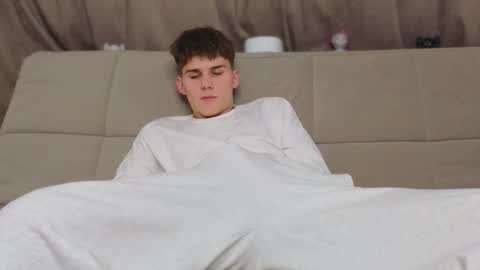 Snapshot of tai_fun chatting on December 4, 7:11 pm Alex online show from December 4, 7:11 pm