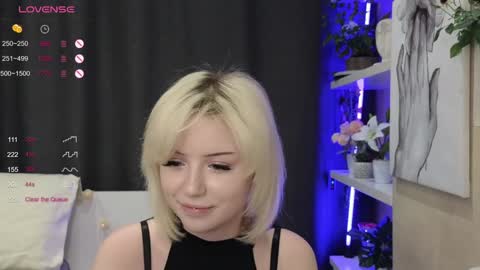 Snapshot of taitatkins chatting on January 28, 9:08 pm Emily online show from January 28, 9:08 pm