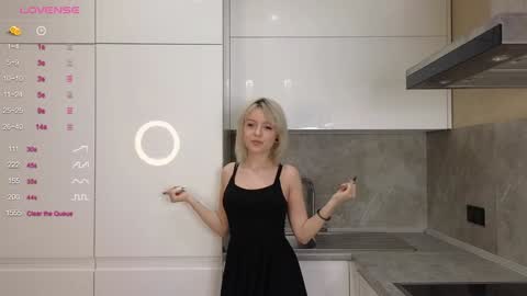 Snapshot of taitatkins chatting on February 6, 5:09 pm Emily online show from February 6, 5:09 pm