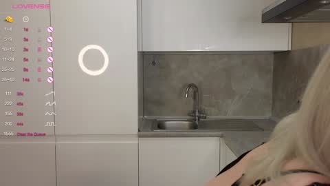 Snapshot of taitatkins chatting on February 7, 12:09 am Emily online show from February 7, 12:09 am