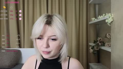 Snapshot of taitatkins chatting on February 8, 11:13 pm Emily online show from February 8, 11:13 pm