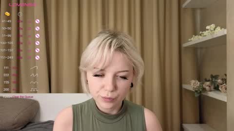 Snapshot of taitatkins chatting on February 9, 9:06 pm Emily online show from February 9, 9:06 pm