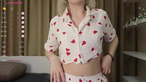 Snapshot of taitatkins chatting on February 12, 5:26 pm Emily online show from February 12, 5:26 pm