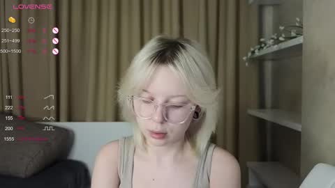 Snapshot of taitatkins chatting on February 19, 5:27 pm Emily online show from February 19, 5:27 pm