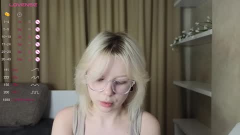 Snapshot of taitatkins chatting on February 19, 9:03 pm Emily online show from February 19, 9:03 pm