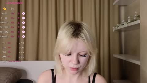 Snapshot of taitatkins chatting on February 26, 9:16 pm Emily online show from February 26, 9:16 pm