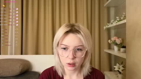 Snapshot of taitatkins chatting on March 4, 9:11 pm Emily online show from March 4, 9:11 pm