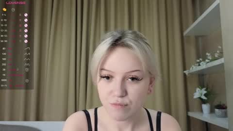 Snapshot of taitatkins chatting on March 6, 1:05 am Emily online show from March 6, 1:05 am