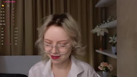 Snapshot of taitatkins chatting on March 12, 5:38 pm Emily online show from March 12, 5:38 pm