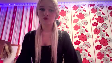 Snapshot of taitebinner chatting on February 15, 6:15 pm Mia online show from February 15, 6:15 pm