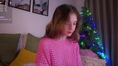 Snapshot of taitehambelton chatting on December 22, 1:35 am Mia online show from December 22, 1:35 am