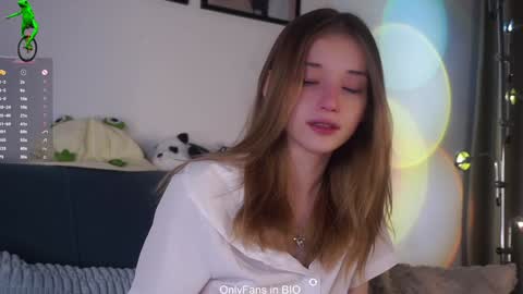 Snapshot of taitehambelton chatting on February 5, 1:43 am Mia online show from February 5, 1:43 am