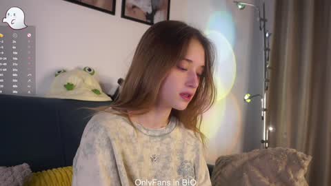 Snapshot of taitehambelton chatting on February 7, 2:15 am Mia online show from February 7, 2:15 am