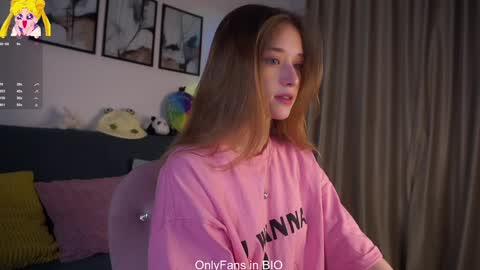 Snapshot of taitehambelton chatting on February 20, 1:35 am Mia online show from February 20, 1:35 am