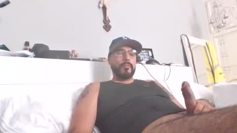 Snapshot of talllatino310 chatting on September 8, 10:20 pm talllatino310 online show from September 8, 10:20 pm