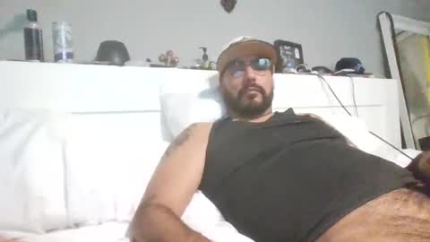 Snapshot of talllatino310 chatting on November 17, 9:09 pm talllatino310 online show from November 17, 9:09 pm