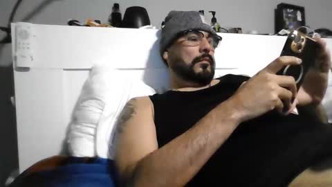 Snapshot of talllatino310 chatting on December 2, 4:40 am talllatino310 online show from December 2, 4:40 am