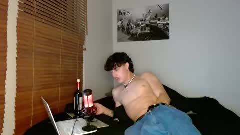 Snapshot of talltatsandhandsome chatting on February 7, 3:32 am TallTatsAndHandsome online show from February 7, 3:32 am