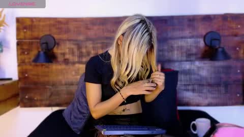 Snapshot of tamara_sanz1 chatting on April 23, 12:29 pm online show from April 23, 12:29 pm