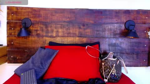 Snapshot of tamara_sanz1 chatting on April 29, 11:03 am online show from April 29, 11:03 am