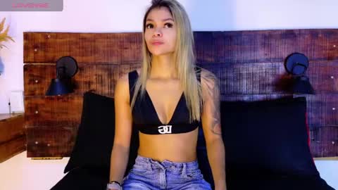 Snapshot of tamara_sanz1 chatting on May 1, 10:53 am online show from May 1, 10:53 am
