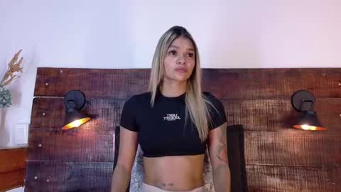 Snapshot of tamara_sanz1 chatting on June 30, 10:49 am online show from June 30, 10:49 am
