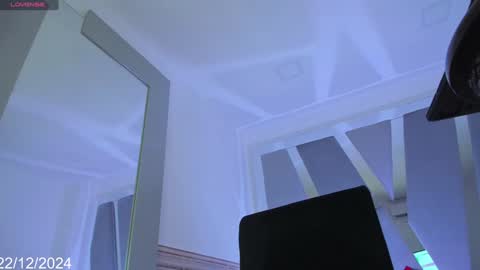  T A M A R A  online show from December 22, 3:22 pm