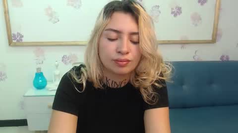 Snapshot of tamara_velezz chatting on February 18, 9:22 pm Tamara online show from February 18, 9:22 pm